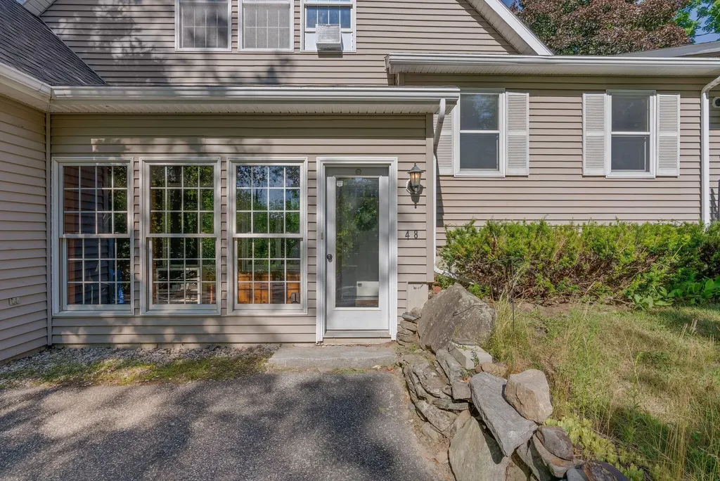 48 Old Winthrop Road Wayne ME 04284
