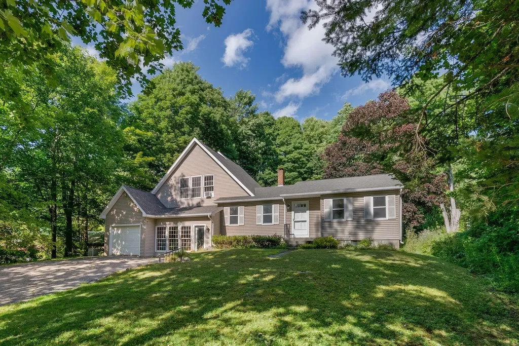 48 Old Winthrop Road Wayne ME 04284