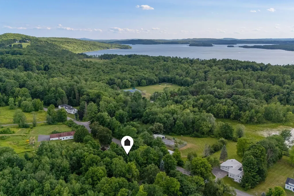48 Old Winthrop Road Wayne ME 04284