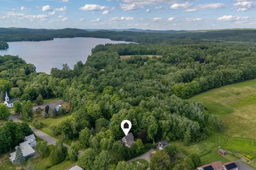 48 Old Winthrop Road Wayne ME 04284