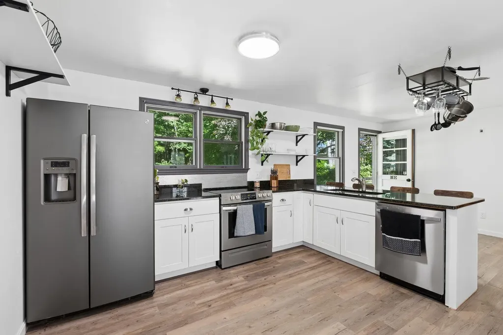 48 Old Winthrop Road Wayne ME 04284
