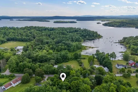 48 Old Winthrop Road Wayne ME 04284