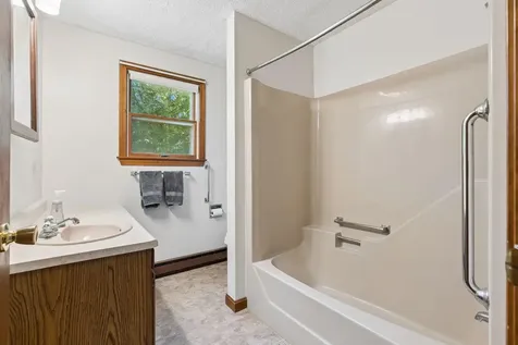 48 Old Winthrop Road Wayne ME 04284
