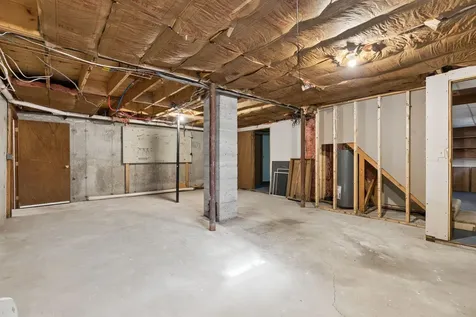 48 Old Winthrop Road Wayne ME 04284