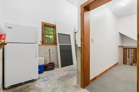 48 Old Winthrop Road Wayne ME 04284