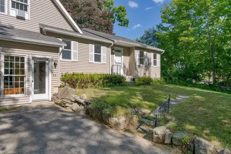 48 Old Winthrop Road Wayne ME 04284