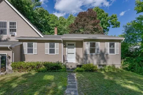 48 Old Winthrop Road Wayne ME 04284