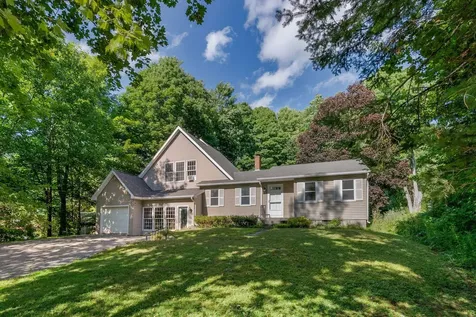 48 Old Winthrop Road Wayne ME 04284