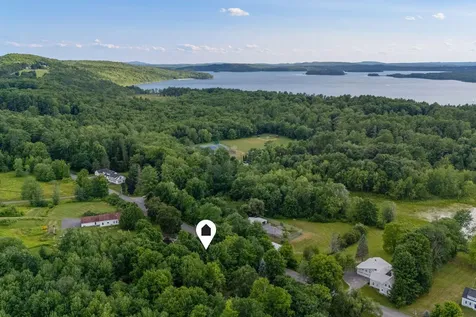 48 Old Winthrop Road Wayne ME 04284