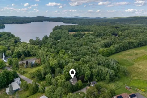 48 Old Winthrop Road Wayne ME 04284