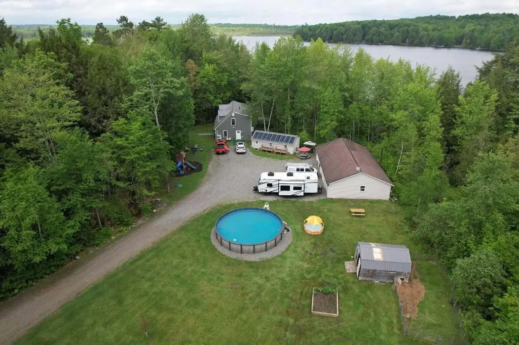 59 Camp Road Palmyra ME 04965