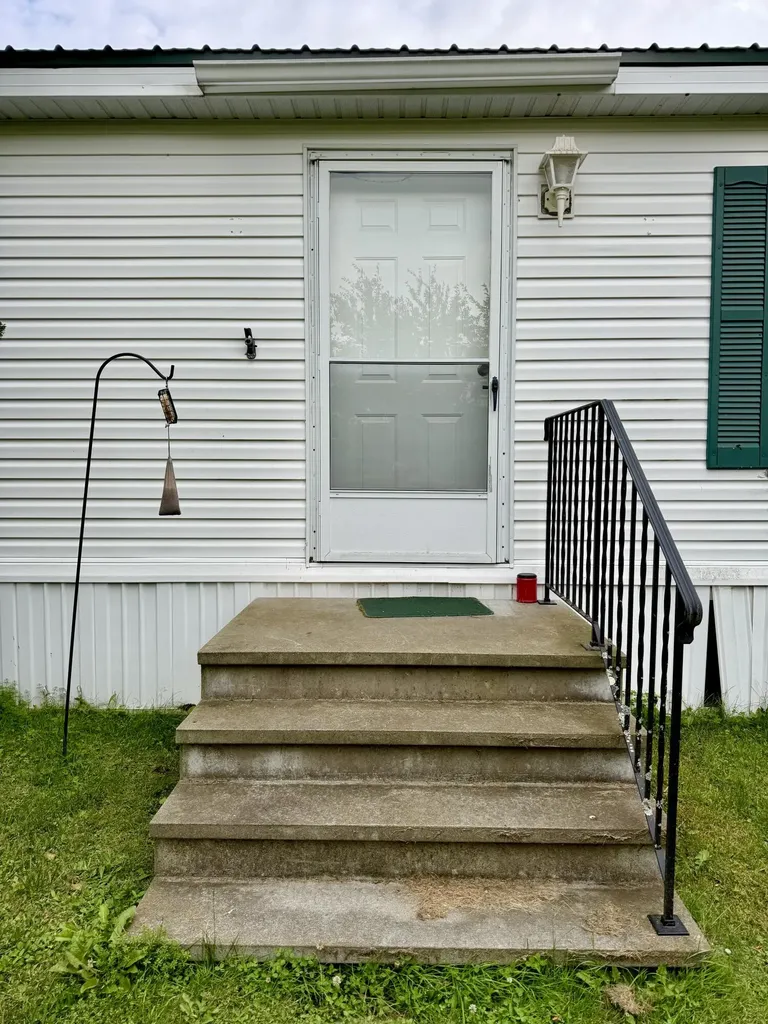 142 Lake Road Levant ME 04456
