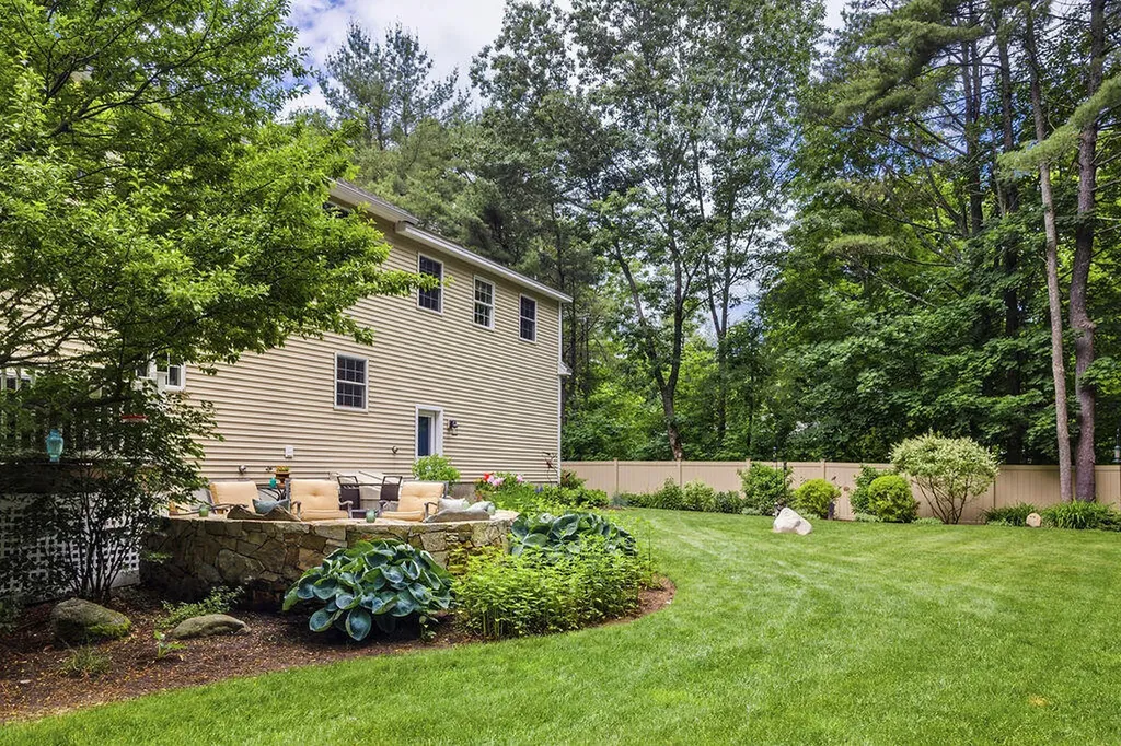 2 Beacon Street Kennebunk ME 04043