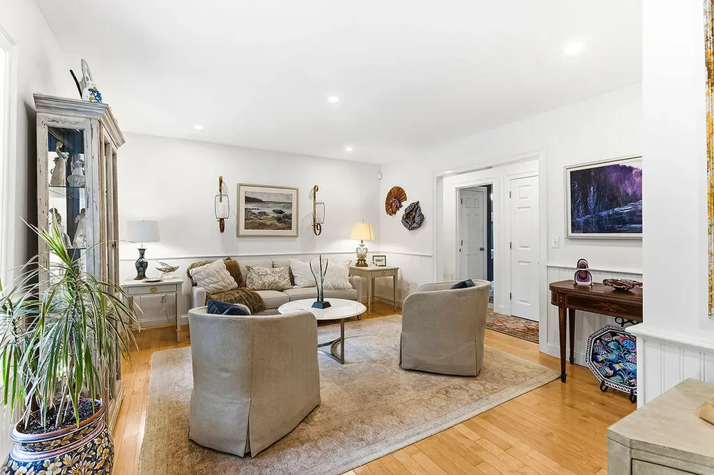 2 Beacon Street Kennebunk ME 04043