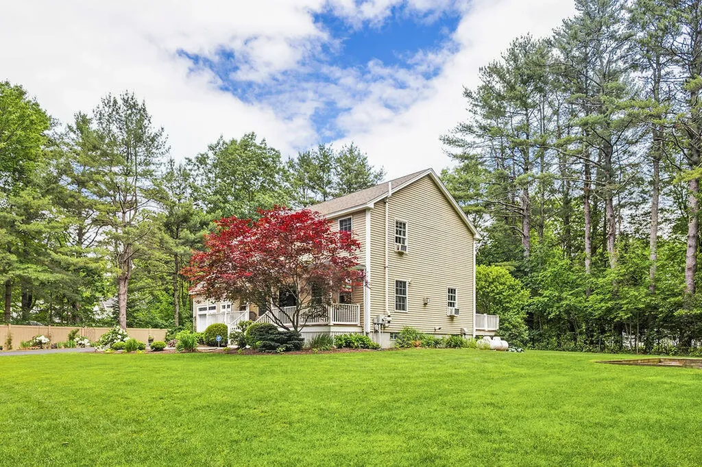 2 Beacon Street Kennebunk ME 04043