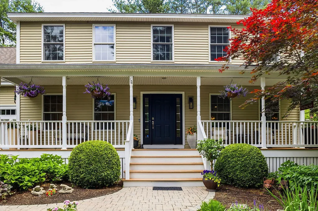 2 Beacon Street Kennebunk ME 04043
