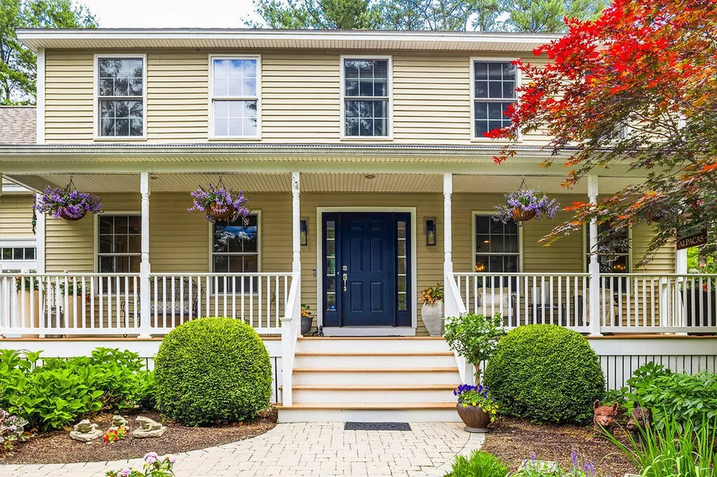2 Beacon Street Kennebunk ME 04043