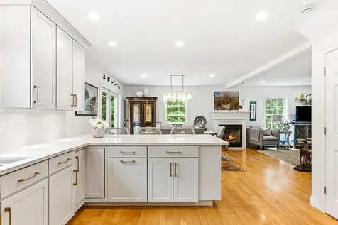2 Beacon Street Kennebunk ME 04043
