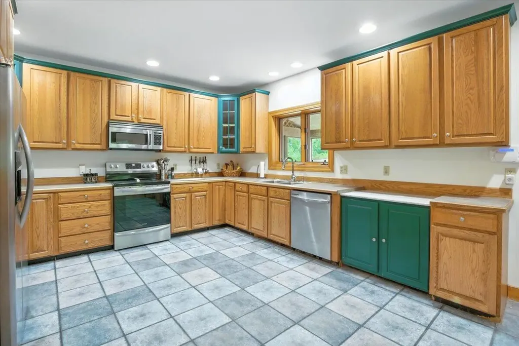 699 N High Street Bridgton ME 04009