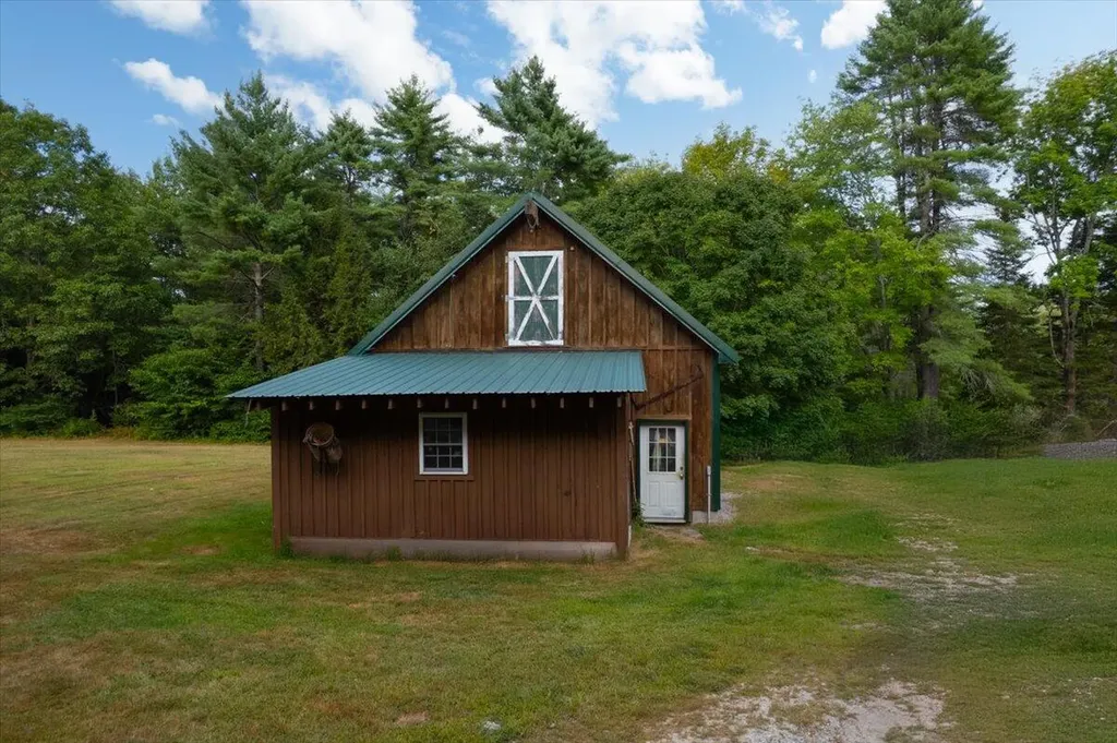 699 N High Street Bridgton ME 04009