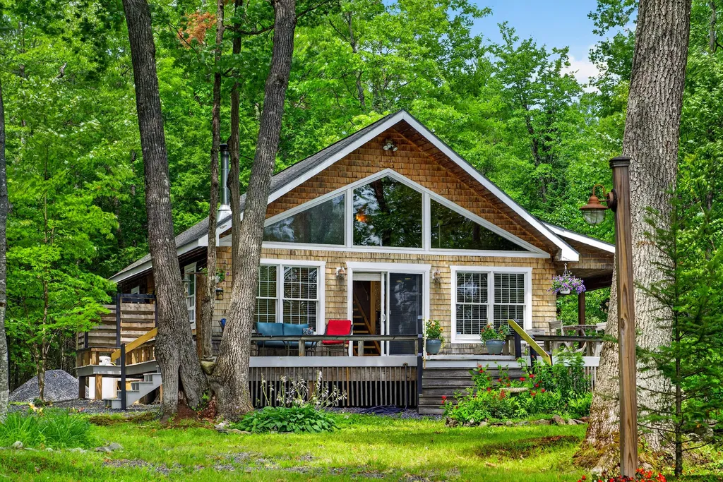 6 Lake Como Drive Harmony ME 04942