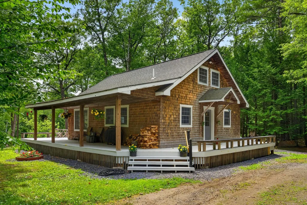 6 Lake Como Drive Harmony ME 04942