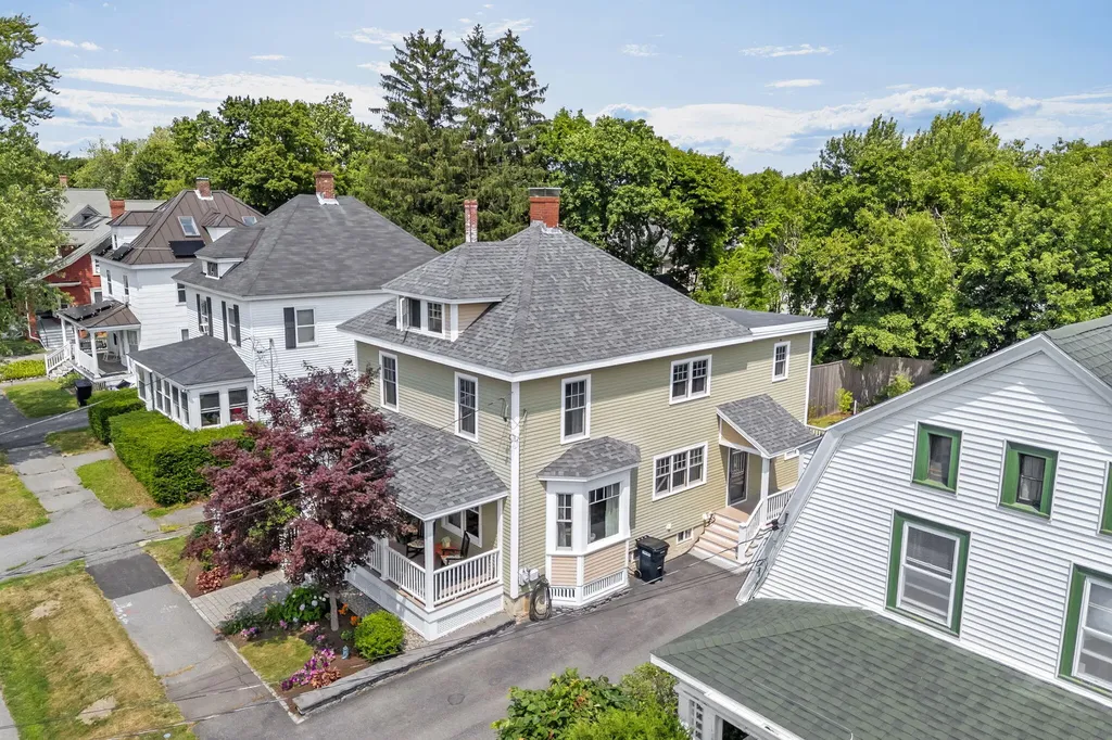 143 Maple Street Bangor ME 04401