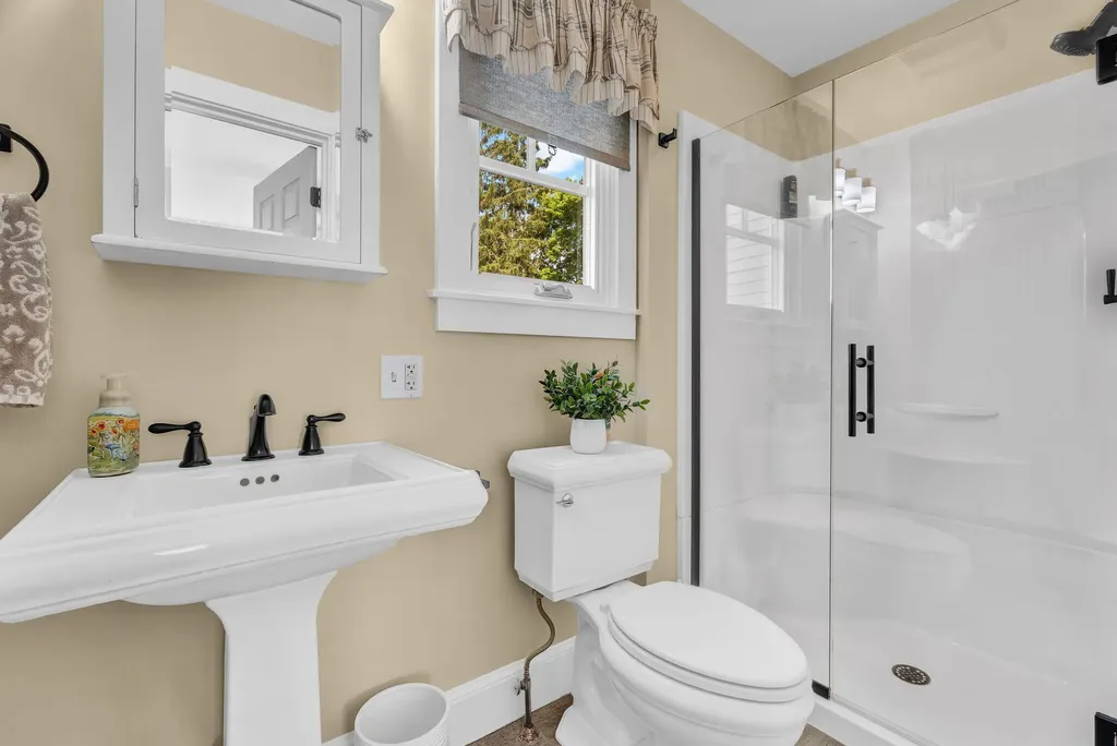 143 Maple Street Bangor ME 04401