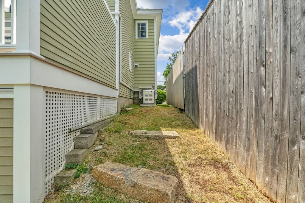 143 Maple Street Bangor ME 04401