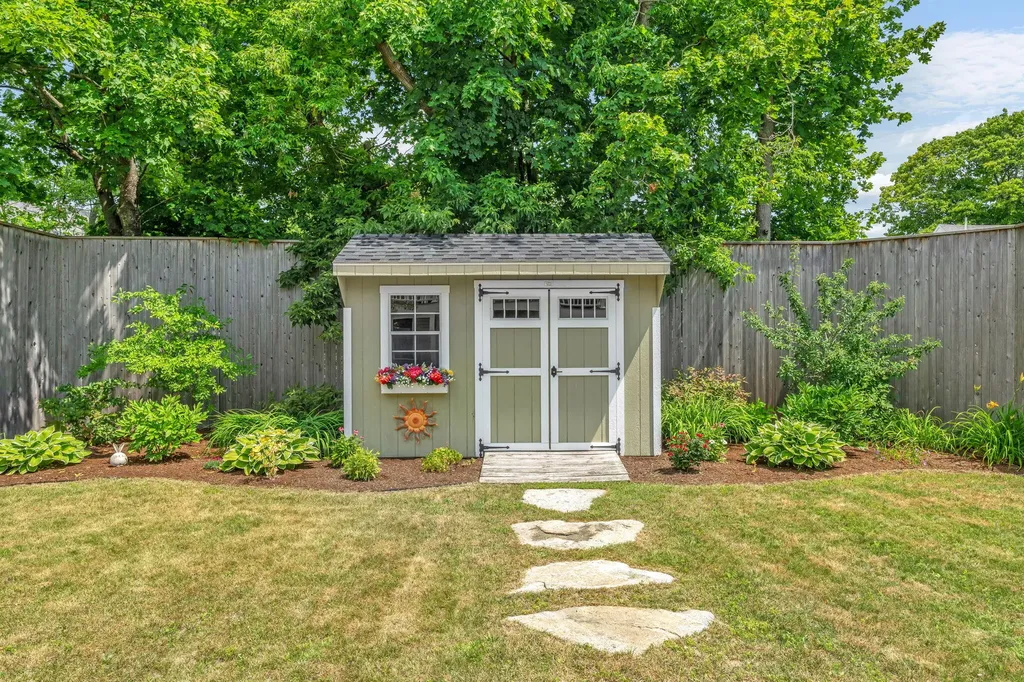 143 Maple Street Bangor ME 04401
