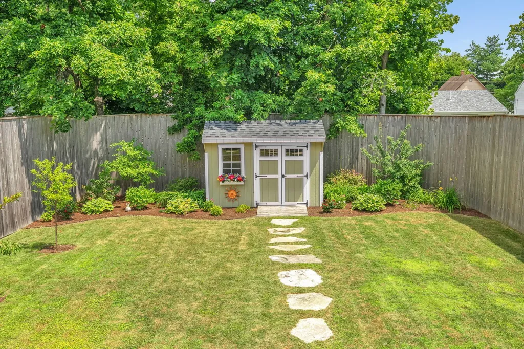 143 Maple Street Bangor ME 04401