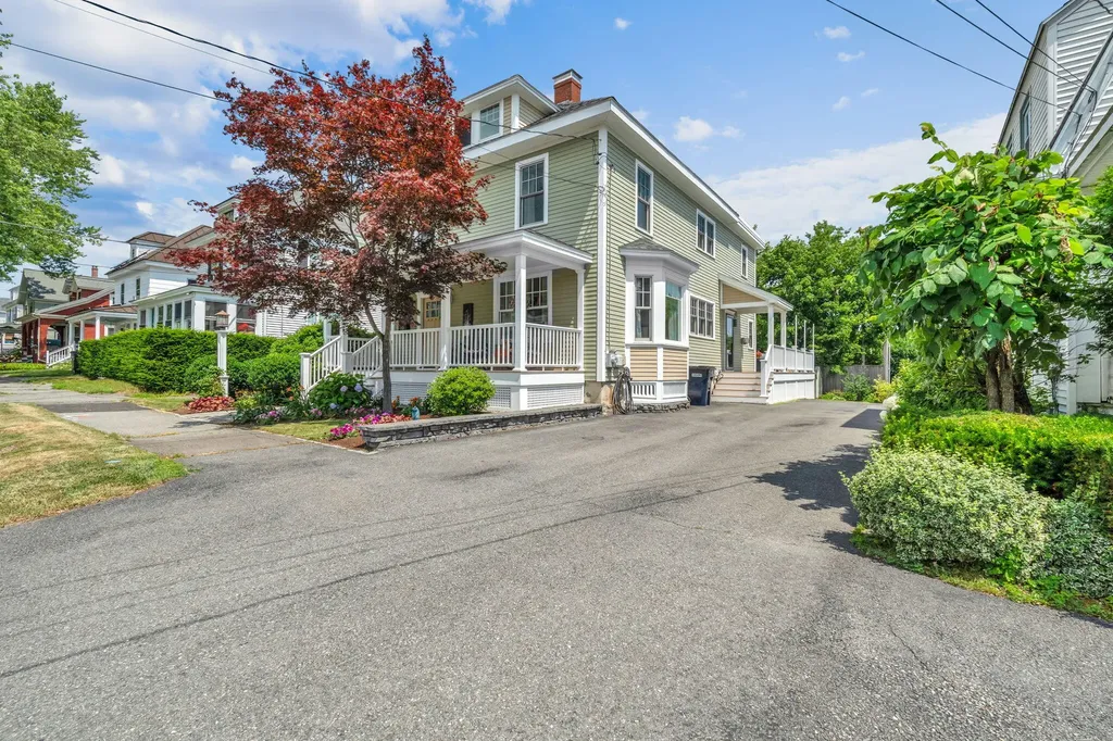 143 Maple Street Bangor ME 04401