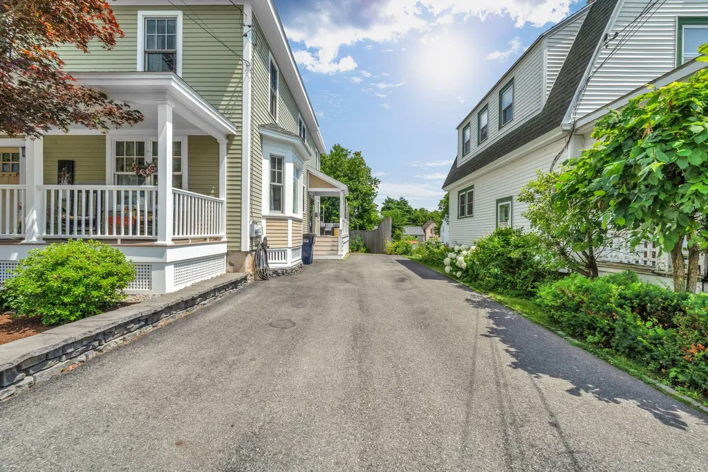 143 Maple Street Bangor ME 04401