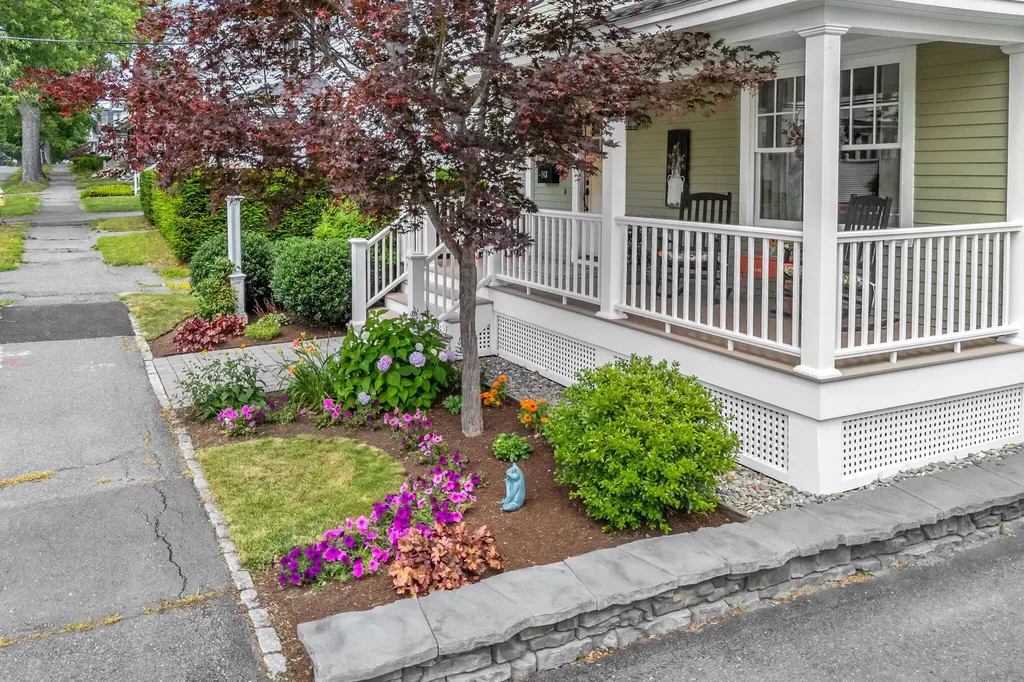143 Maple Street Bangor ME 04401