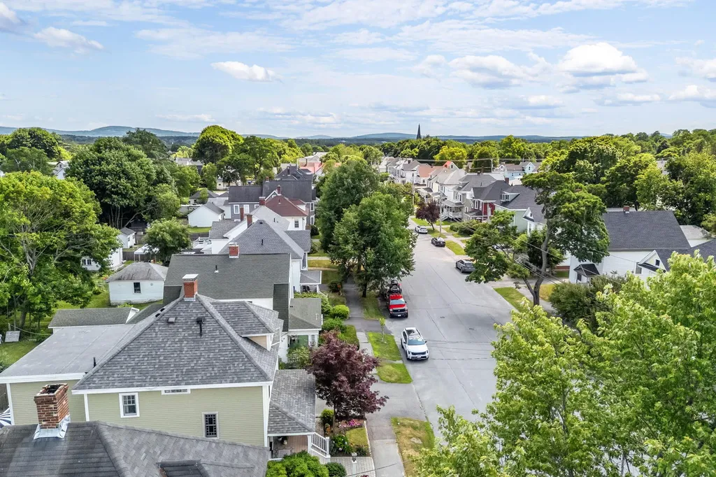 143 Maple Street Bangor ME 04401