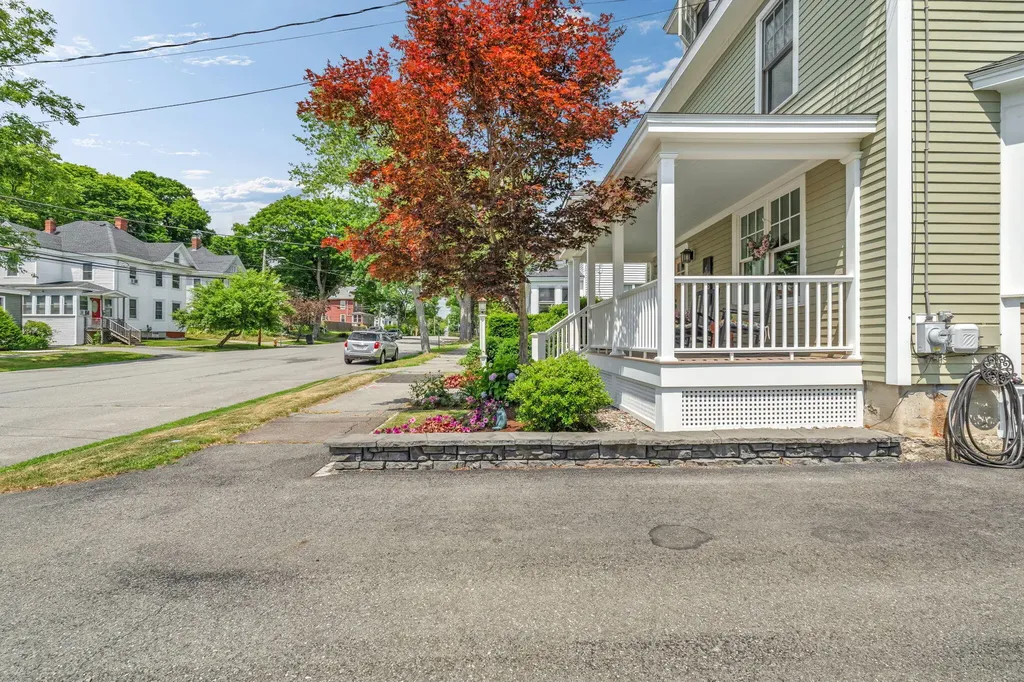 143 Maple Street Bangor ME 04401