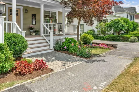 143 Maple Street Bangor ME 04401