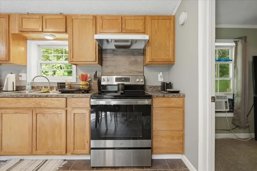 1040 Hallowell Litchfield Road West Gardiner ME 04345