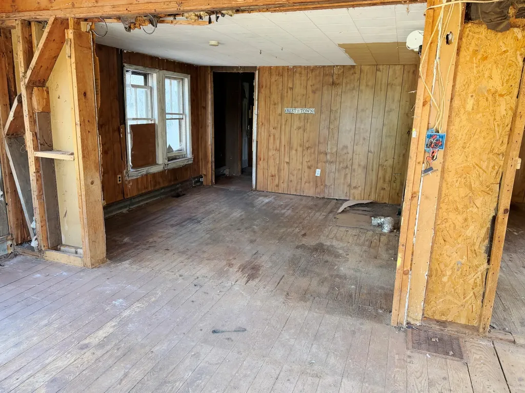 100 Gary Street Paris ME 04281