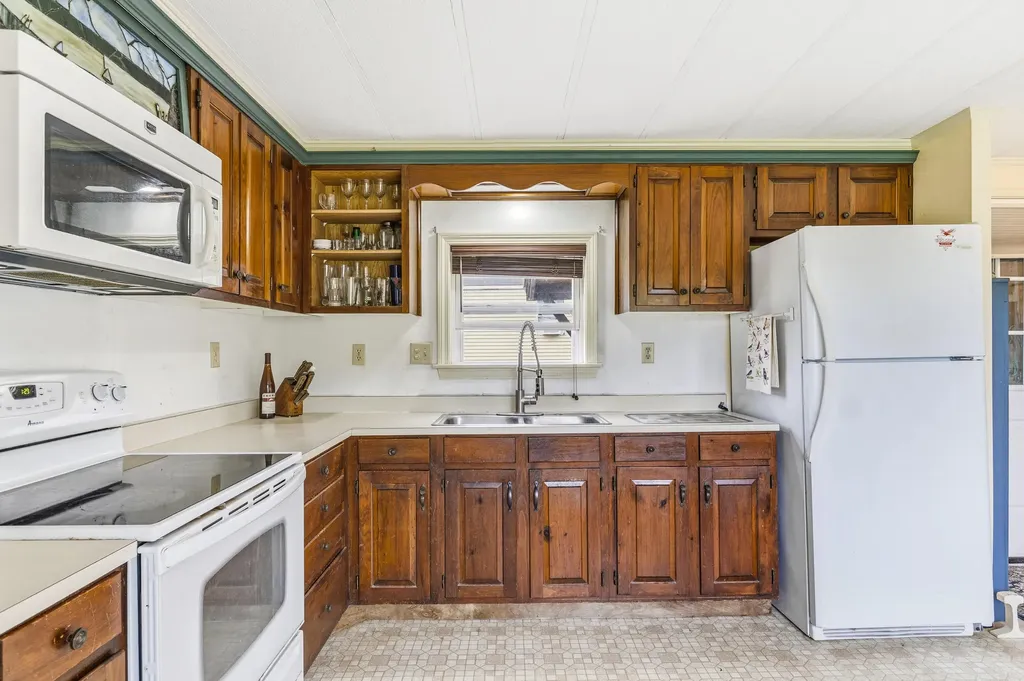 43 Medomak Mobile Home Park Waldoboro ME 04572