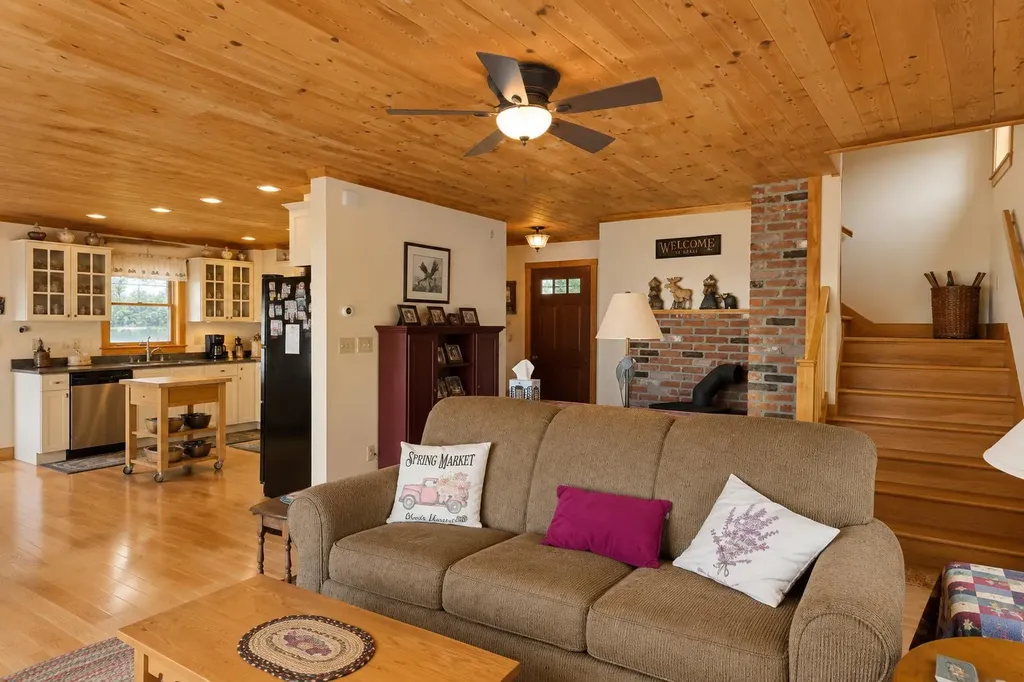 3965 Rockwood Road Rockwood T1 R1 Nbkp ME 04478