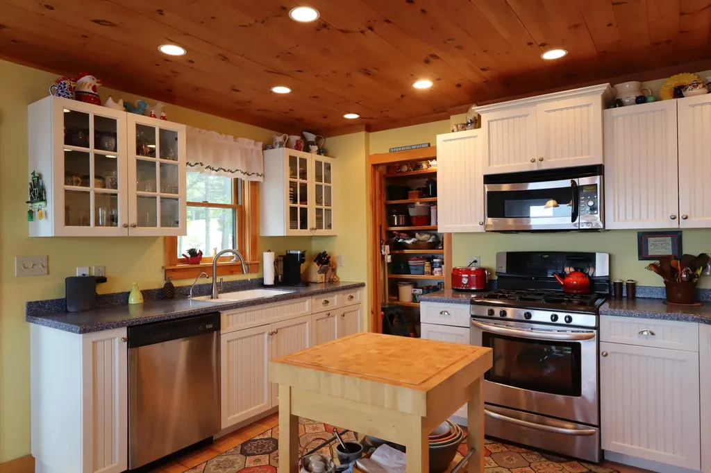 3965 Rockwood Road Rockwood T1 R1 Nbkp ME 04478