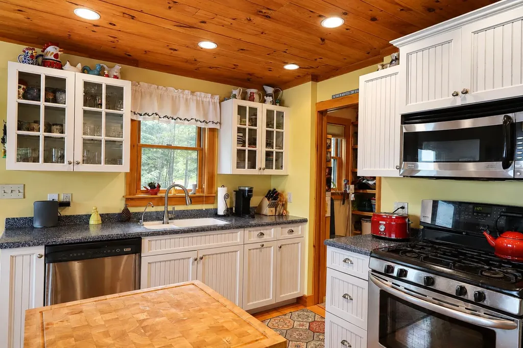 3965 Rockwood Road Rockwood T1 R1 Nbkp ME 04478