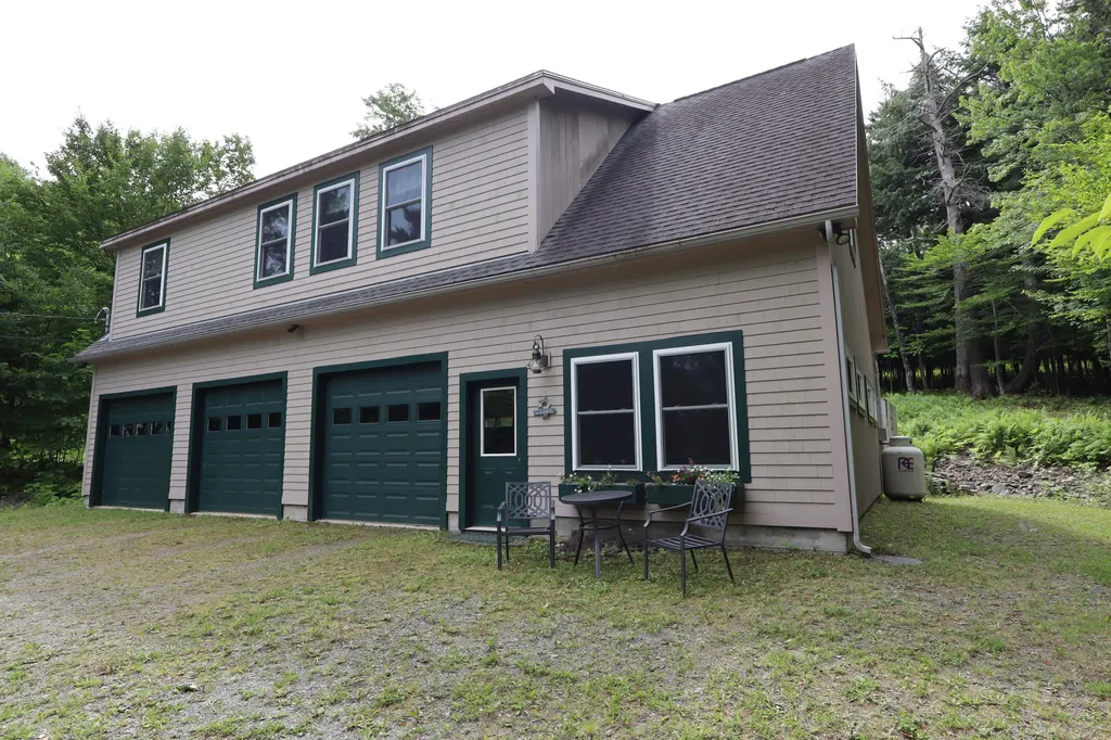 3965 Rockwood Road Rockwood T1 R1 Nbkp ME 04478