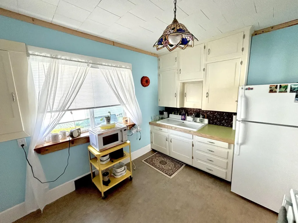 29 Katahdin Avenue Millinocket ME 04462