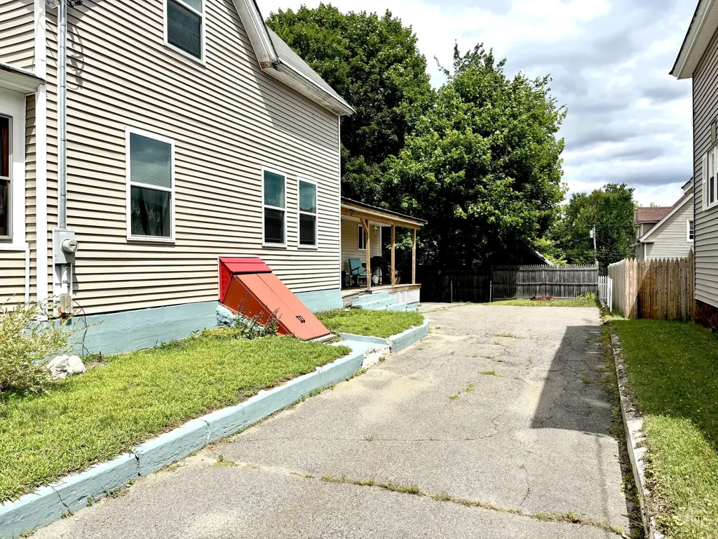 29 Katahdin Avenue Millinocket ME 04462