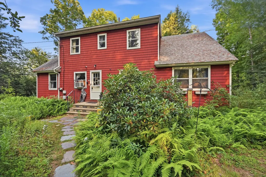 11 Parsons Lane Sanford ME 04083