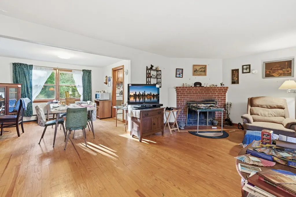 11 Parsons Lane Sanford ME 04083