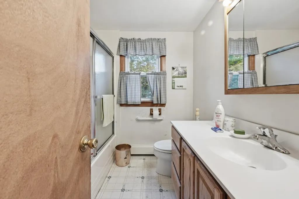 11 Parsons Lane Sanford ME 04083