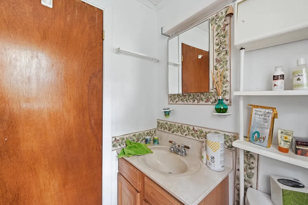 11 Parsons Lane Sanford ME 04083